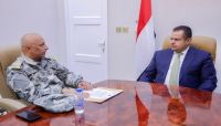 رئيس الوزراء يثمن دور خفر السواحل في الحد من تهريب الأسلحة الإيرانية للحوثيين رئيس الوزراء يثمن دور خفر السواحل في الحد من تهريب الأسلحة الإيرانية للحوثيين