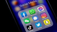خاصية "لايف" تعزز من تفاعلية المحتوى الرقمي على منصات التواصل الاجتماعي خاصية "لايف" تعزز من تفاعلية المحتوى الرقمي على منصات التواصل الاجتماعي