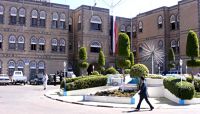 الموظفون الاداريون بأمانة العاصمة يرفضون المشاركة في "دورات عسكرية" للحوثيين الموظفون الاداريون بأمانة العاصمة يرفضون المشاركة في "دورات عسكرية" للحوثيين
