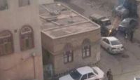مسؤول حكومي يدين حصار المليشيا منزل الشيخ "طعيمان" بعشرات الأطقم والعربات مسؤول حكومي يدين حصار المليشيا منزل الشيخ "طعيمان" بعشرات الأطقم والعربات