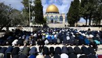 جمعة رمضان الثانية.. 120 ألفا يؤدون الصلاة بالمسجد الأقصى جمعة رمضان الثانية.. 120 ألفا يؤدون الصلاة بالمسجد الأقصى
