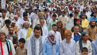 وقفة احتجاجية في مأرب تندد باستمرار جرائم الاحتلال الإسرائيلي في قطاع غزة وقفة احتجاجية في مأرب تندد باستمرار جرائم الاحتلال الإسرائيلي في قطاع غزة
