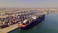 ميناء صلالة العماني "يعلن" توفيره مساراً بديلاً مع استمرار تهديدات "الحوثيين" في البحر الأحمر ميناء صلالة العماني "يعلن" توفيره مساراً بديلاً مع استمرار تهديدات "الحوثيين" في البحر الأحمر