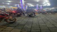 طوابير وازدحام أمام محطات البنزين في صنعاء طوابير وازدحام أمام محطات البنزين في صنعاء
