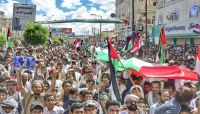 مأرب.. وقفة تضامنية تندد بالمذابح الصهيونية بحق أبناء غزة مأرب.. وقفة تضامنية تندد بالمذابح الصهيونية بحق أبناء غزة