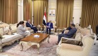 وزير الخارجية يطالب "أونمها" باتخاذ مواقف حازمة من تهريب الحوثيين للأسلحة وزير الخارجية يطالب "أونمها" باتخاذ مواقف حازمة من تهريب الحوثيين للأسلحة