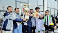 تتويج فريق الملوك سبأ بكأس بطولة الشهيد حسن بن جلال تتويج فريق الملوك سبأ بكأس بطولة الشهيد حسن بن جلال