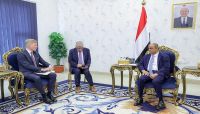 رئيس الوزراء يؤكد للمبعوث الأممي أن نجاح أي مقاربة للسلام مرتبط بمعالجة جذور الصراع
