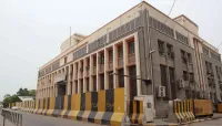 "البنك المركزي" يوقف ترخيص "بن دابي" وكيل حوالة في شبوة ويغلق مقرها