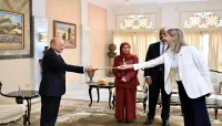 الرئيس "العليمي" يتسلم أوراق اعتماد عدد من السفراء الجدد